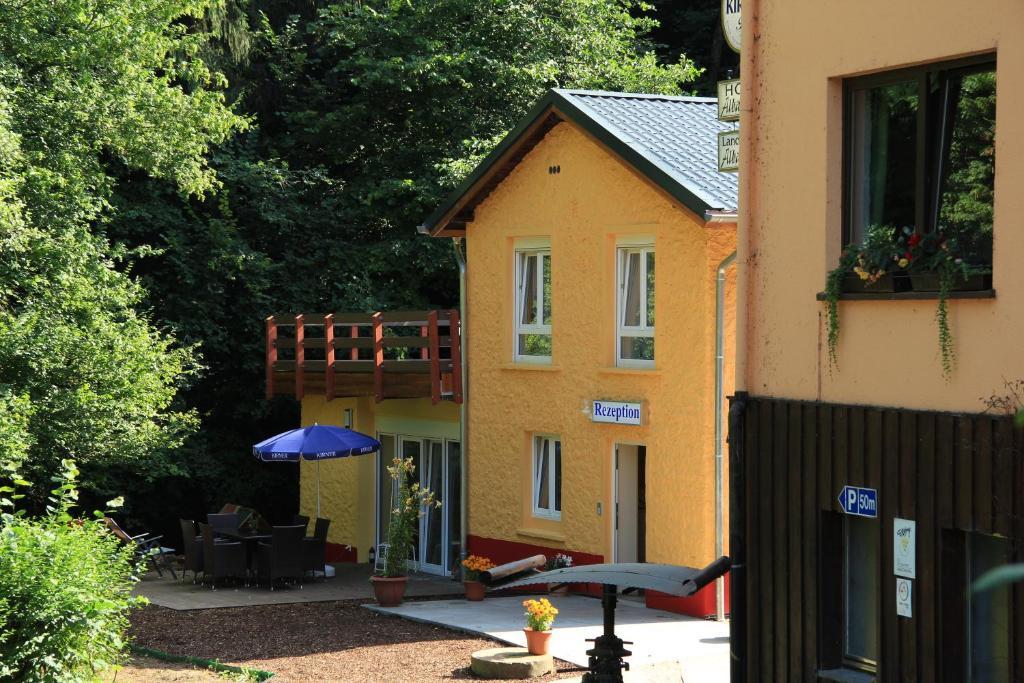 Waldhotel Albachmuehle Mit Albacher Stuben Wasserliesch Oda fotoğraf